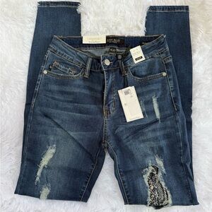 Judy Blue snake print distressing. Size 3/26.